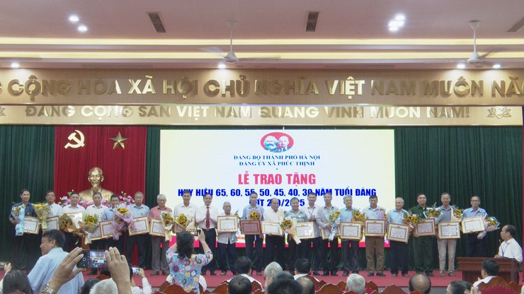 Đảng ủy xã Phúc Thịnh tổ chức trao Huy hiệu Đảng đợt 2/9/2025- Ảnh 3.