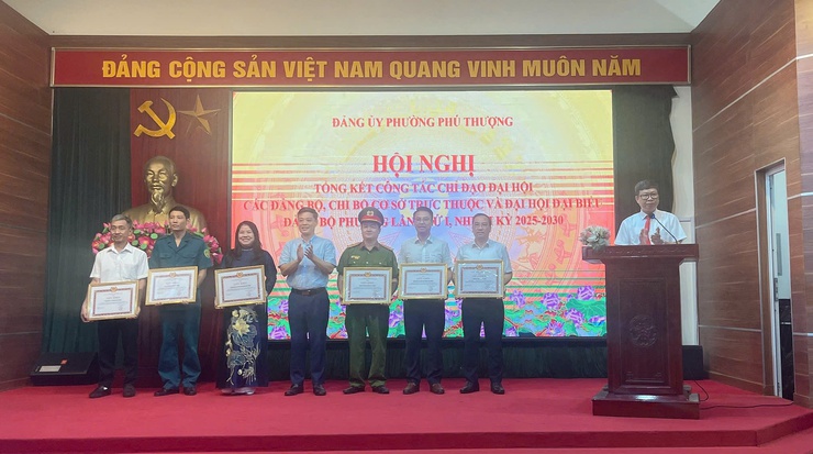KHEN THƯỞNG 14 TẬP THỂ,  81 CÁ NHÂN CÓ THÀNH TÍCH XUẤT SẮC TRONG PHỤC VỤ ĐẠI HỘI ĐẠI BIỂU ĐẢNG BỘ PHƯỜNG LẦN THỨ I- Ảnh 2.