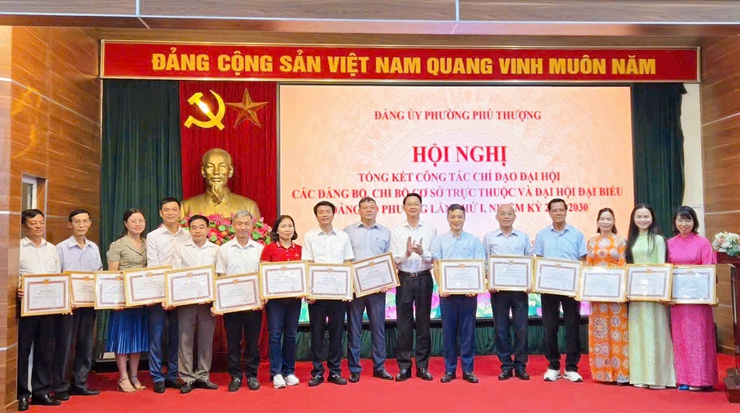 KHEN THƯỞNG 14 TẬP THỂ,  81 CÁ NHÂN CÓ THÀNH TÍCH XUẤT SẮC TRONG PHỤC VỤ ĐẠI HỘI ĐẠI BIỂU ĐẢNG BỘ PHƯỜNG LẦN THỨ I- Ảnh 3.