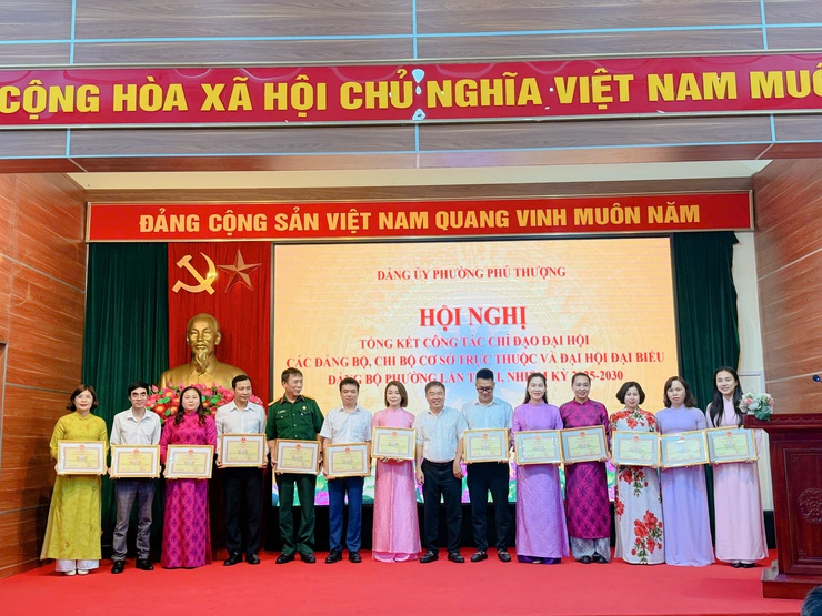 KHEN THƯỞNG 14 TẬP THỂ,  81 CÁ NHÂN CÓ THÀNH TÍCH XUẤT SẮC TRONG PHỤC VỤ ĐẠI HỘI ĐẠI BIỂU ĐẢNG BỘ PHƯỜNG LẦN THỨ I- Ảnh 6.
