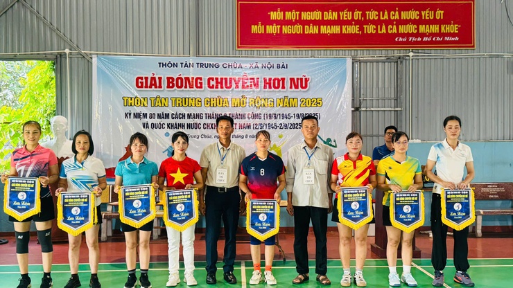 THÔN TÂN TRUNG CHÙA TỔ CHỨC GIẢI BÓNG CHUYỀN HƠI- Ảnh 1.