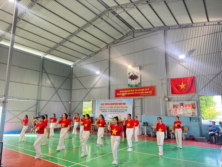 THÔN TÂN TRUNG CHÙA TỔ CHỨC GIẢI BÓNG CHUYỀN HƠI- Ảnh 3.