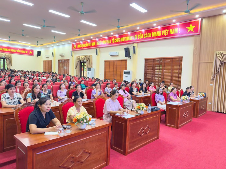 Tập huấn chuyên đề cho đội ngũ cán bộ quản lý, giáo viên cấp học Mầm non trên địa bàn xã- Ảnh 1.