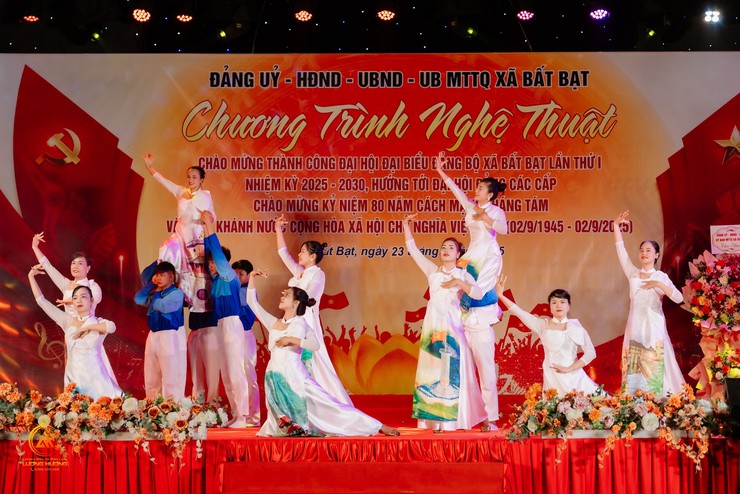 Chương trình nghệ thuật chào mừng thành công Đại hội đại biểu Đảng bộ xã Bất Bạt lần thứ I, nhiệm kỳ 2025-2030, hướng tới Đại hội Đảng các cấp; Chào mừng kỷ niệm 80 năm cách mạng tháng Tám và Quốc khánh 02/9- Ảnh 9.