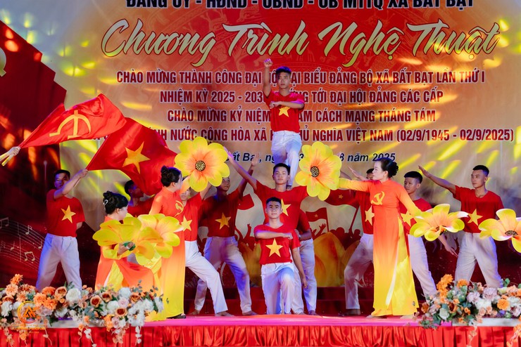 Chương trình nghệ thuật chào mừng thành công Đại hội đại biểu Đảng bộ xã Bất Bạt lần thứ I, nhiệm kỳ 2025-2030, hướng tới Đại hội Đảng các cấp; Chào mừng kỷ niệm 80 năm cách mạng tháng Tám và Quốc khánh 02/9- Ảnh 8.