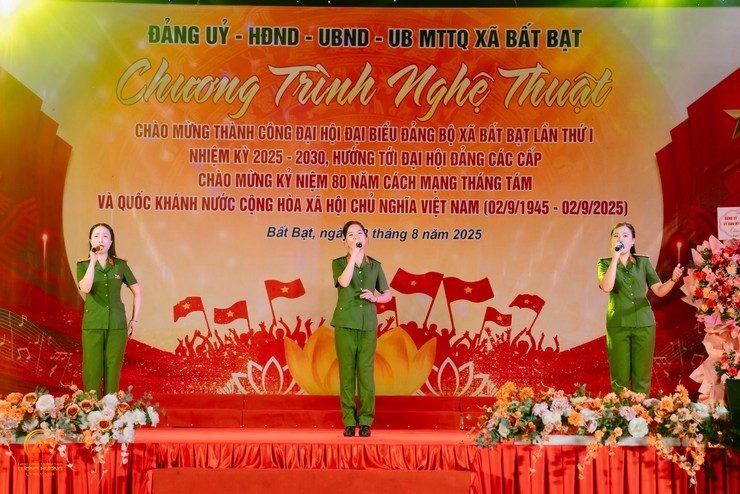 Chương trình nghệ thuật chào mừng thành công Đại hội đại biểu Đảng bộ xã Bất Bạt lần thứ I, nhiệm kỳ 2025-2030, hướng tới Đại hội Đảng các cấp; Chào mừng kỷ niệm 80 năm cách mạng tháng Tám và Quốc khánh 02/9- Ảnh 6.