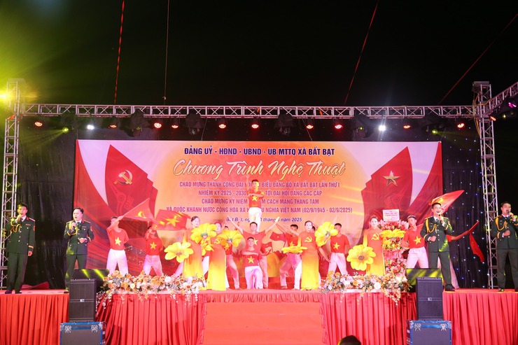 Chương trình nghệ thuật chào mừng thành công Đại hội đại biểu Đảng bộ xã Bất Bạt lần thứ I, nhiệm kỳ 2025-2030, hướng tới Đại hội Đảng các cấp; Chào mừng kỷ niệm 80 năm cách mạng tháng Tám và Quốc khánh 02/9- Ảnh 11.