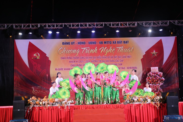 Chương trình nghệ thuật chào mừng thành công Đại hội đại biểu Đảng bộ xã Bất Bạt lần thứ I, nhiệm kỳ 2025-2030, hướng tới Đại hội Đảng các cấp; Chào mừng kỷ niệm 80 năm cách mạng tháng Tám và Quốc khánh 02/9- Ảnh 12.