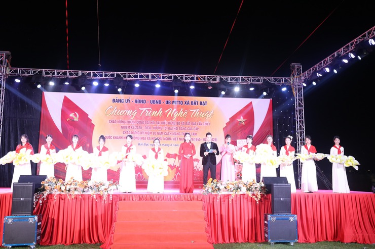 Chương trình nghệ thuật chào mừng thành công Đại hội đại biểu Đảng bộ xã Bất Bạt lần thứ I, nhiệm kỳ 2025-2030, hướng tới Đại hội Đảng các cấp; Chào mừng kỷ niệm 80 năm cách mạng tháng Tám và Quốc khánh 02/9- Ảnh 10.