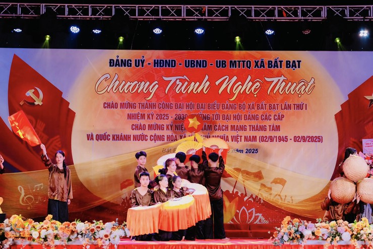 Chương trình nghệ thuật chào mừng thành công Đại hội đại biểu Đảng bộ xã Bất Bạt lần thứ I, nhiệm kỳ 2025-2030, hướng tới Đại hội Đảng các cấp; Chào mừng kỷ niệm 80 năm cách mạng tháng Tám và Quốc khánh 02/9- Ảnh 5.