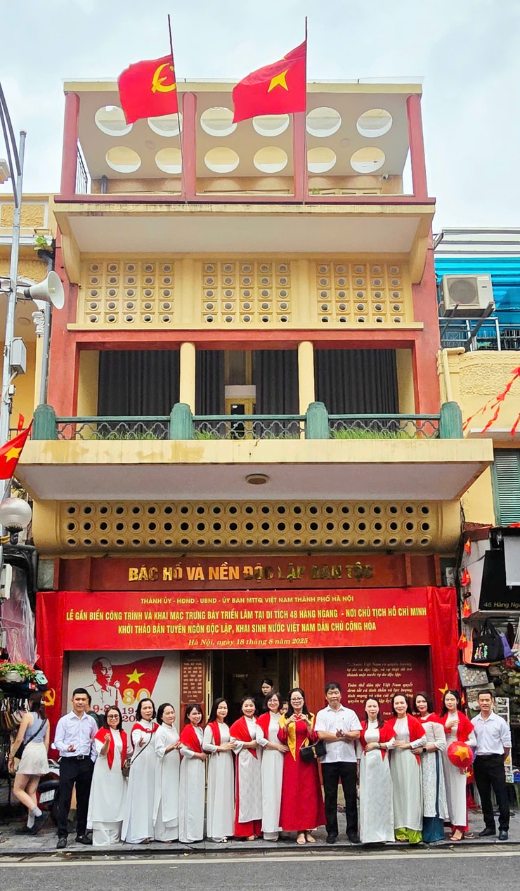 Chi bộ Phòng Văn hóa - Xã hội phường Đống Đa tổ chức sinh hoạt chính trị tại di tích lịch sử 48 Hàng Ngang- Ảnh 4.