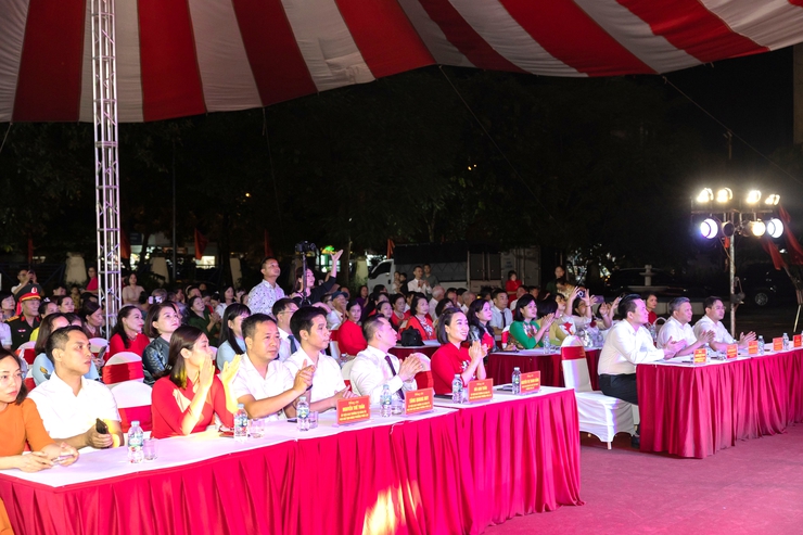 Nhiều hoạt động đặc sắc tại Ngày hội Văn hóa - Thể thao phường Phúc Lợi- Ảnh 1.
