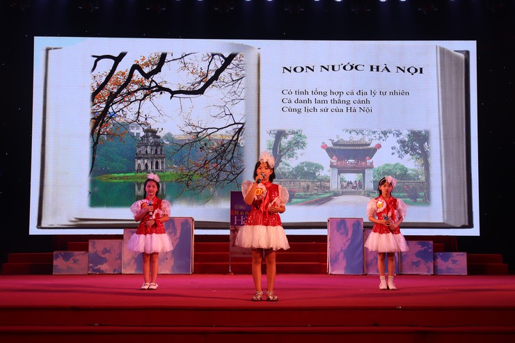Bát Tràng tranh tài vòng sơ khảo Hội thi thiếu nhi Thủ đô tuyên truyền giới thiệu sách; múa hát tập thể và ca khúc măng non năm 2025- Ảnh 2.