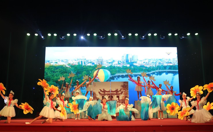 Bát Tràng tranh tài vòng sơ khảo Hội thi thiếu nhi Thủ đô tuyên truyền giới thiệu sách; múa hát tập thể và ca khúc măng non năm 2025- Ảnh 3.