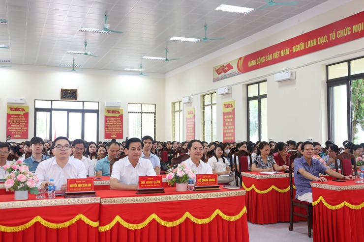 Xã Bất Bạt: Tập huấn bồi dưỡng chính trị hè, tiếp thêm hành trang tri thức cho gần 500 cán bộ, giáo viên, nhân viên của các trường học- Ảnh 1.