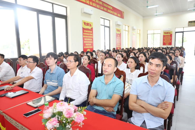 Xã Bất Bạt: Tập huấn bồi dưỡng chính trị hè, tiếp thêm hành trang tri thức cho gần 500 cán bộ, giáo viên, nhân viên của các trường học- Ảnh 7.