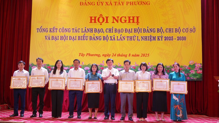 Xã Tây Phương: 19 tập thể, 114 cá nhân được khen thưởng tại hội nghị tổng kết Đại hội Đại biểu Đảng bộ xã Tây Phương lần thứ I, nhiệm kỳ 2025 - 2030- Ảnh 5.