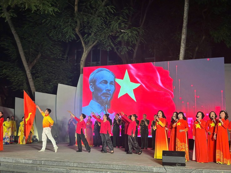 Chương trình nghệ thuật chào mừng thành công Đại hội Đại biểu Đảng bộ phường Kim Liên lần thứ I, nhiệm kỳ 2025 – 2030- Ảnh 5.