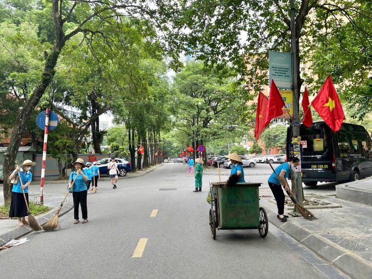 Phường Yên Hoà: Tiếp tục ra quân tổng vệ sinh môi trường vào sáng Thứ 7 hàng tuần- Ảnh 4.