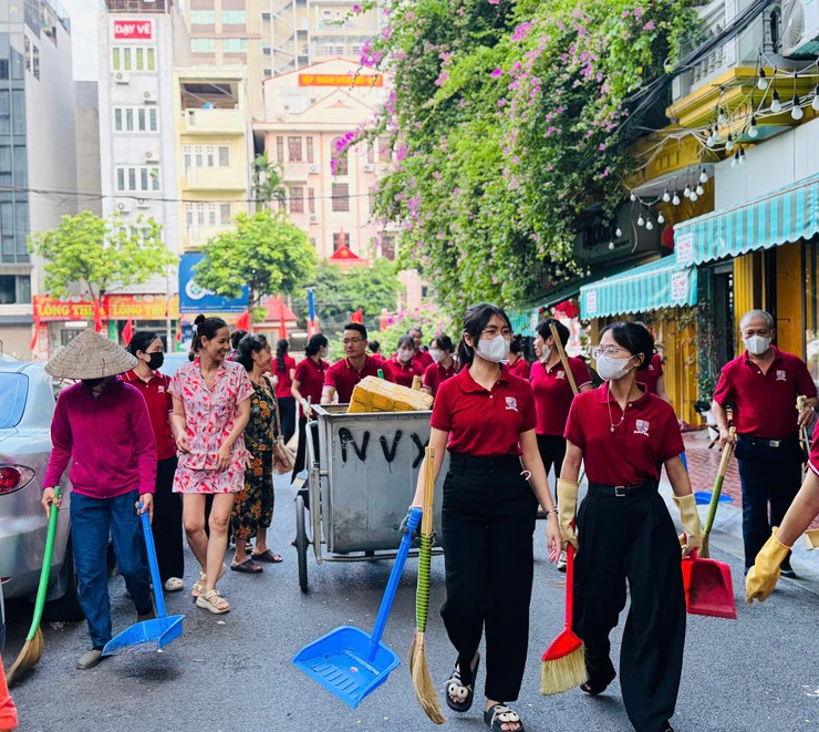 Phường Yên Hoà: Tiếp tục ra quân tổng vệ sinh môi trường vào sáng Thứ 7 hàng tuần- Ảnh 10.