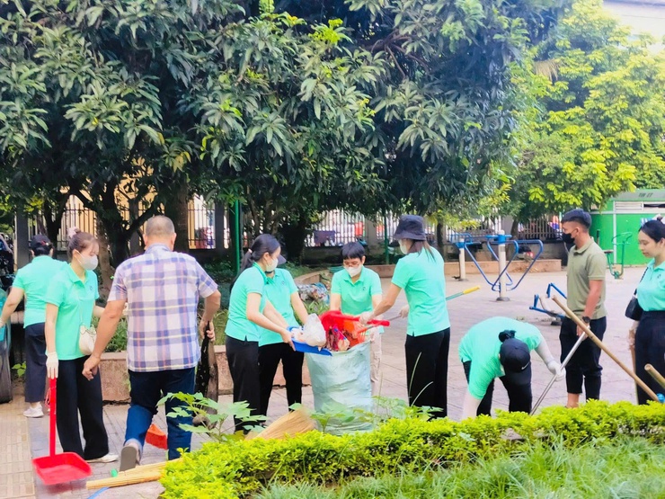 Phường Yên Hoà: Tiếp tục ra quân tổng vệ sinh môi trường vào sáng Thứ 7 hàng tuần- Ảnh 11. Phường Yên Hoà: Tiếp tục ra quân tổng vệ sinh môi trường vào sáng Thứ 7 hàng tuần- Ảnh 11.