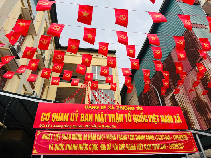Xã Thường Tín trang hoàng rực rỡ cờ hoa chào mừng kỷ niệm 80 năm Cách mạng Tháng Tám và Quốc khánh Cộng hòa xã hội chủ nghĩa Việt Nam- Ảnh 2. Xã Thường Tín trang hoàng rực rỡ cờ hoa chào mừng kỷ niệm 80 năm Cách mạng Tháng Tám và Quốc khánh Cộng hòa xã hội chủ nghĩa Việt Nam- Ảnh 2.