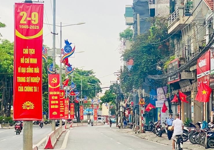 Xã Thường Tín trang hoàng rực rỡ cờ hoa chào mừng kỷ niệm 80 năm Cách mạng Tháng Tám và Quốc khánh Cộng hòa xã hội chủ nghĩa Việt Nam- Ảnh 4. Xã Thường Tín trang hoàng rực rỡ cờ hoa chào mừng kỷ niệm 80 năm Cách mạng Tháng Tám và Quốc khánh Cộng hòa xã hội chủ nghĩa Việt Nam- Ảnh 4.