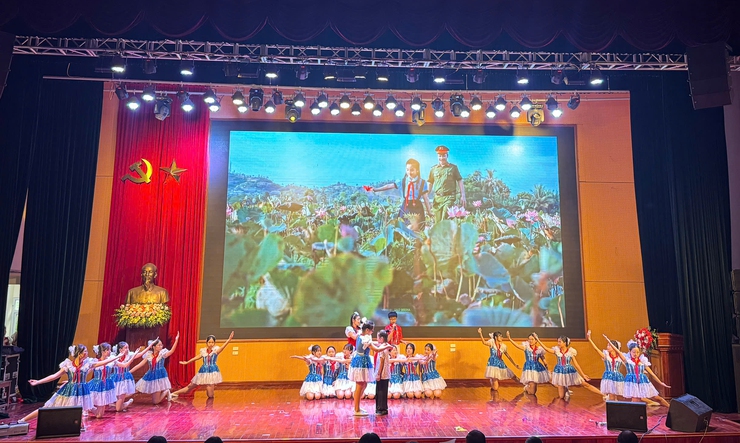 Phường Long Biên tham gia hội thi thiếu nhi Thủ đô thi tuyên truyền sách, múa hát về “Việt Nam quê hương em”.- Ảnh 7.