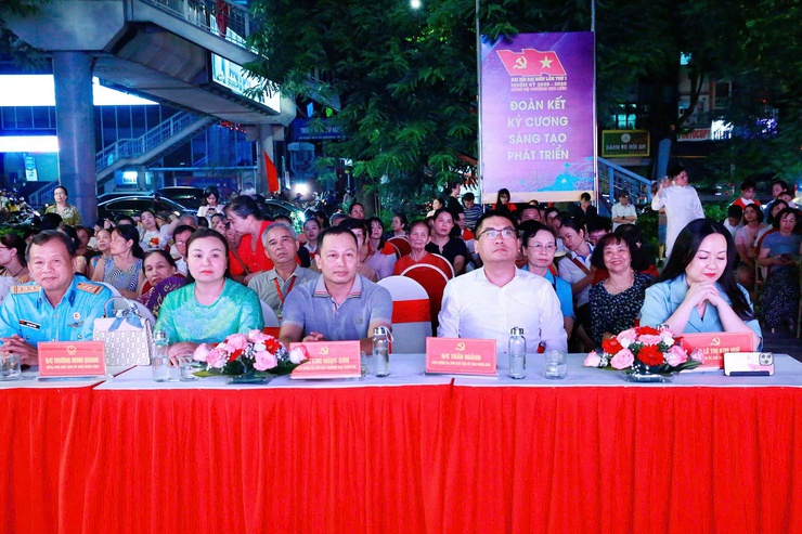 Chương trình nghệ thuật chào mừng thành công Đại hội Đại biểu Đảng bộ phường Kim Liên lần thứ I, nhiệm kỳ 2025 – 2030- Ảnh 2.