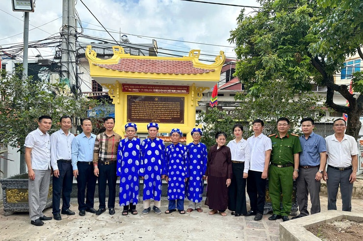 Phường Phú Lương khánh thành, gắn biển công trình di tích cách mạng kháng chiến tại Đình Văn Nội chào mừng kỷ niệm 80 năm Cách mạng tháng Tám và Quốc khánh 2/9- Ảnh 3.