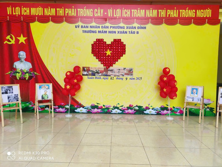 Khí thế mới từ sắc đỏ cờ hoa trên khắp phố phường Xuân Đỉnh- Ảnh 5.