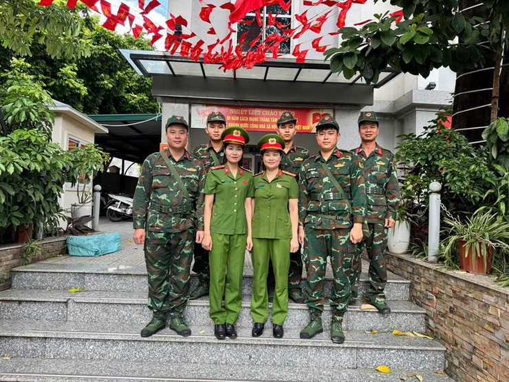Hình ảnh người chiến sỹ Công an làm nhiệm vụ bảo vệ đêm hợp luyện sự kiện A80- Ảnh 7.