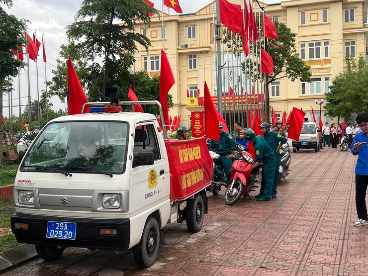 Hoàn thành xuất sắc nhiệm vụ bảo đảm trật tự, an toàn xã hội, trấn áp mạnh mẽ các loại tội phạm và tệ nạn xã hội, giữ gìn cuộc sống bình yên, hạnh phúc cho nhân dân- Ảnh 3.
