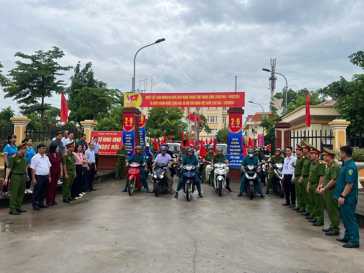 Hoàn thành xuất sắc nhiệm vụ bảo đảm trật tự, an toàn xã hội, trấn áp mạnh mẽ các loại tội phạm và tệ nạn xã hội, giữ gìn cuộc sống bình yên, hạnh phúc cho nhân dân- Ảnh 4.