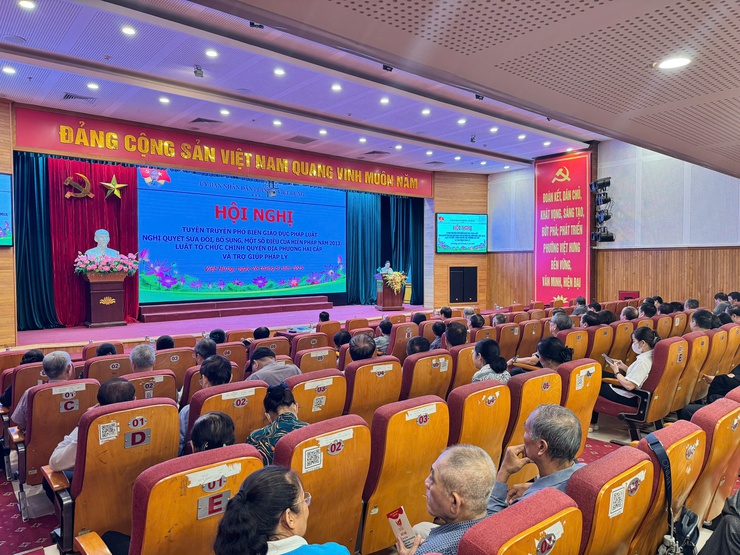 UBND phường Việt Hưng tổ chức Hội nghị trợ giúp pháp lý và tuyên truyền phổ biến, giáo dục pháp luật về Hiến pháp sửa đổi và Luật Tổ chức chính quyền địa phương hai cấp- Ảnh 1.