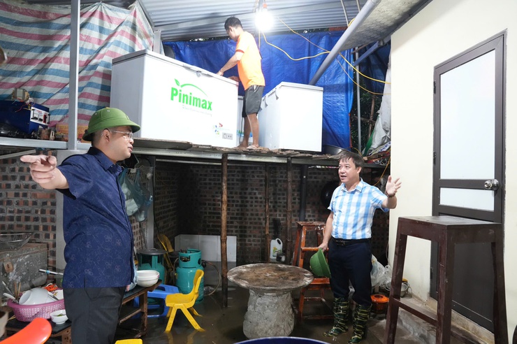 Lãnh đạo phường kiểm tra công tác ứng phó với ảnh hưởng của áp thấp nhiệt đới do bão số 5 gây ra- Ảnh 1.