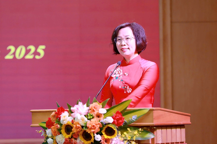 Đảng ủy phường Thanh Xuân tổ chức Lễ trao tặng Huy hiệu Đảng đợt 02/9- Ảnh 2.