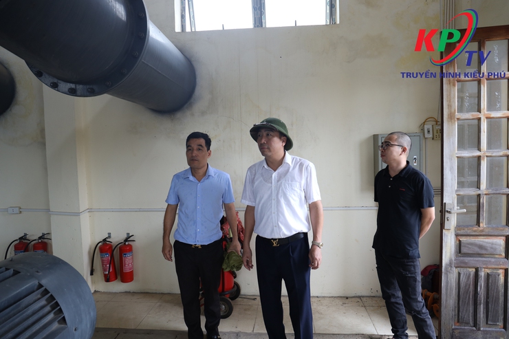 Ảnh hưởng bão số 5, xã Kiều Phú ngập hơn 200ha lúa, Đảng uỷ- UBND xã đang tập trung chỉ đạo quyết liệt để cứu lúa - Ảnh 4.