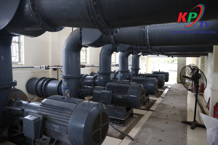 Ảnh hưởng bão số 5, xã Kiều Phú ngập hơn 200ha lúa, Đảng uỷ- UBND xã đang tập trung chỉ đạo quyết liệt để cứu lúa - Ảnh 5.