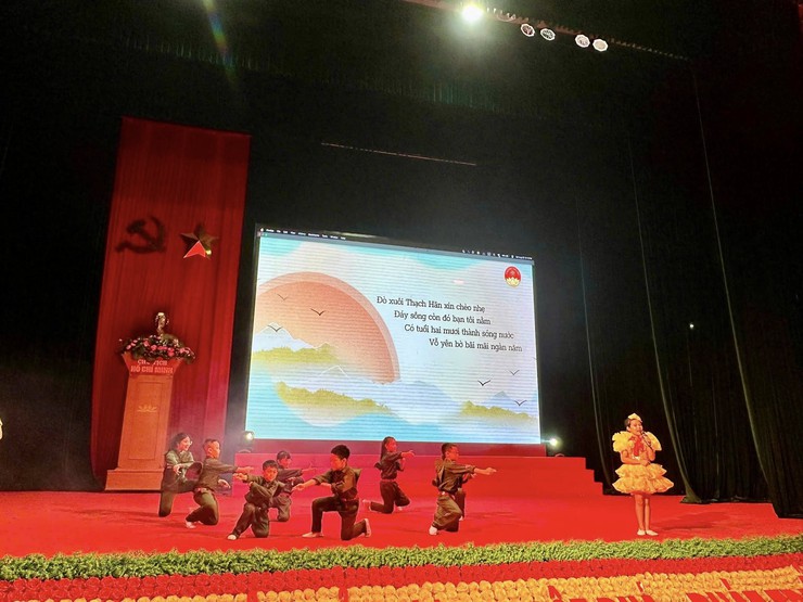 Đội tuyển phường Kim Liên: Học sinh Trường Tiểu học Đống Đa, THCS Đống Đa tham gia vòng sơ khảo Hội thi “Thiếu nhi Thủ đô tuyên truyền giới thiệu sách; múa hát tập thể và ca khúc măng non” năm 2025- Ảnh 10.