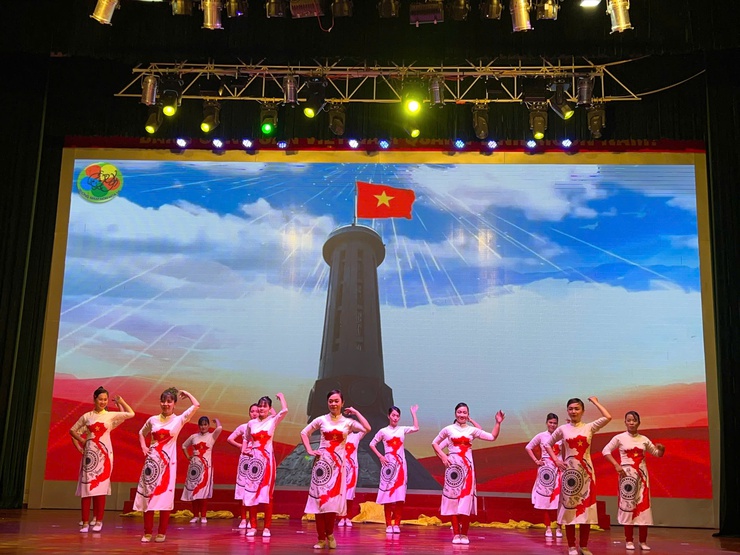 PHƯỜNG PHÚ DIỄN TỔ CHỨC HỘI NGHỊ GẶP MẶT NGƯỜI CÓ CÔNG VÀ ĐẠI DIỆN THÂN NHÂN LIỆT SĨ KỶ NIỆM 80 NĂM NGÀY QUỐC KHÁNH NƯỚC CỘNG HÒA XÃ HỘI CHỦ NGHĨA VIỆT NAM (02/9/1945 – 02/9/2025)- Ảnh 5.