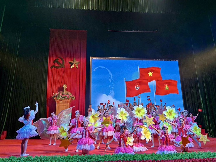 Đội tuyển phường Kim Liên: Học sinh Trường Tiểu học Đống Đa, THCS Đống Đa tham gia vòng sơ khảo Hội thi “Thiếu nhi Thủ đô tuyên truyền giới thiệu sách; múa hát tập thể và ca khúc măng non” năm 2025- Ảnh 4.