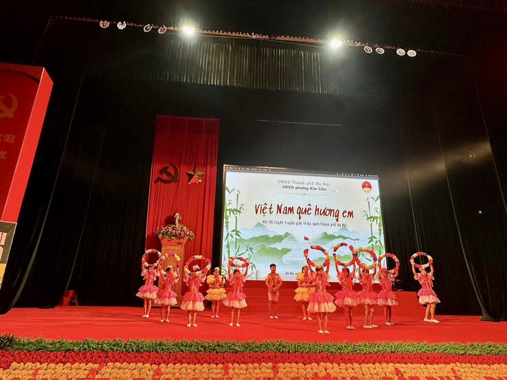 Đội tuyển phường Kim Liên: Học sinh Trường Tiểu học Đống Đa, THCS Đống Đa tham gia vòng sơ khảo Hội thi “Thiếu nhi Thủ đô tuyên truyền giới thiệu sách; múa hát tập thể và ca khúc măng non” năm 2025- Ảnh 3.