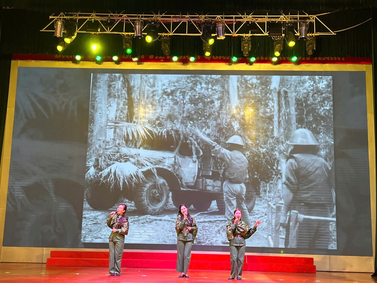 PHƯỜNG PHÚ DIỄN TỔ CHỨC HỘI NGHỊ GẶP MẶT NGƯỜI CÓ CÔNG VÀ ĐẠI DIỆN THÂN NHÂN LIỆT SĨ KỶ NIỆM 80 NĂM NGÀY QUỐC KHÁNH NƯỚC CỘNG HÒA XÃ HỘI CHỦ NGHĨA VIỆT NAM (02/9/1945 – 02/9/2025)- Ảnh 10.