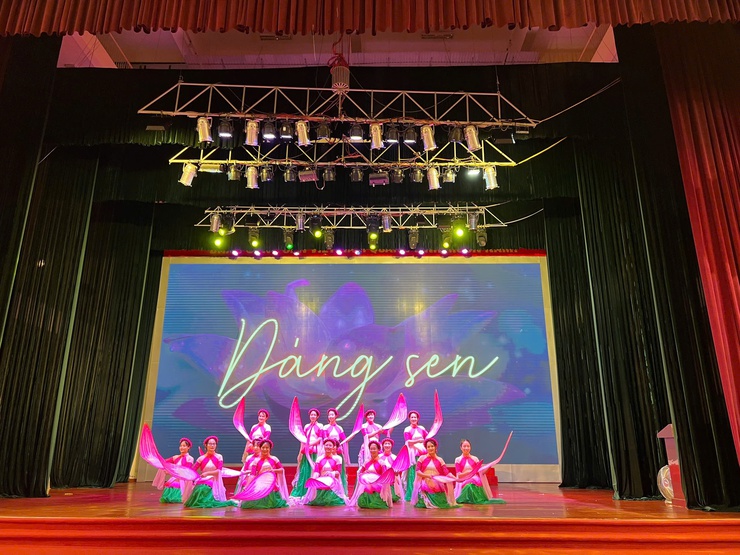 PHƯỜNG PHÚ DIỄN TỔ CHỨC HỘI NGHỊ GẶP MẶT NGƯỜI CÓ CÔNG VÀ ĐẠI DIỆN THÂN NHÂN LIỆT SĨ KỶ NIỆM 80 NĂM NGÀY QUỐC KHÁNH NƯỚC CỘNG HÒA XÃ HỘI CHỦ NGHĨA VIỆT NAM (02/9/1945 – 02/9/2025)- Ảnh 11.