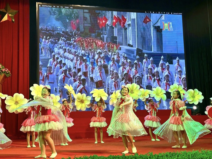 Đội tuyển phường Kim Liên: Học sinh Trường Tiểu học Đống Đa, THCS Đống Đa tham gia vòng sơ khảo Hội thi “Thiếu nhi Thủ đô tuyên truyền giới thiệu sách; múa hát tập thể và ca khúc măng non” năm 2025- Ảnh 11.