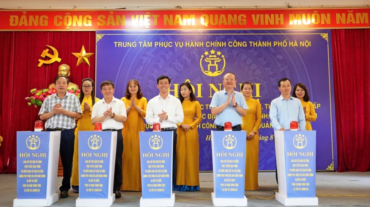Trung tâm phục vụ Hành chính công Thành phố ra mắt 2 điểm phục vụ hành chính công tại Sơn Tây, Quảng Oai- Ảnh 1.