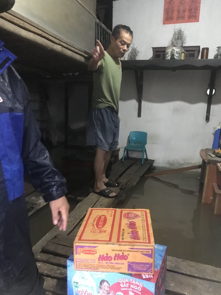 Kịp thời hỗ trợ người dân chịu ảnh hưởng của cơn bão số 5- Ảnh 2.