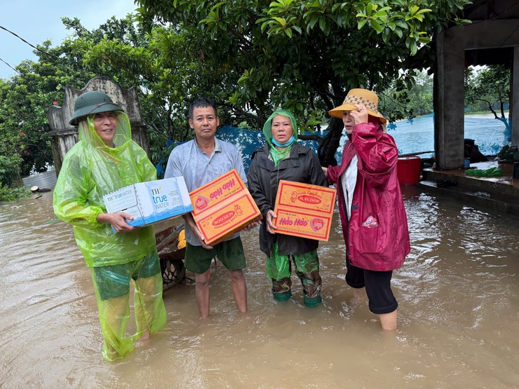 Kịp thời hỗ trợ người dân chịu ảnh hưởng của cơn bão số 5- Ảnh 1.