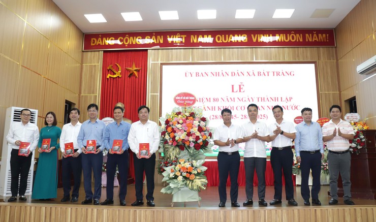 Gặp mặt kỷ niệm 80 năm ngày truyền thống các ngành thuộc khối cơ quan Nhà nước- Ảnh 1.